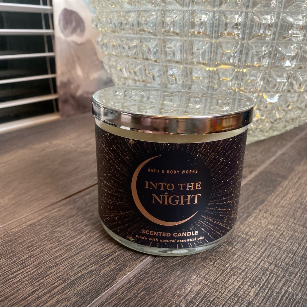 Bath & Body Works Into The Night  3 Wick Candle